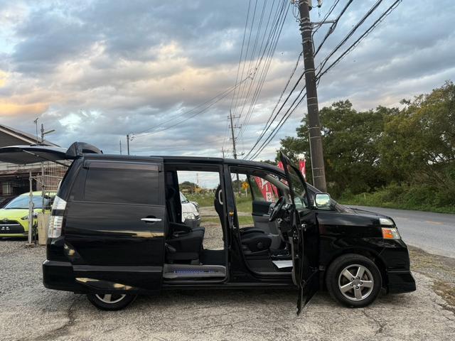 ヴォクシー Ｚ　エアコン　フルフラットシート　ＡＢＳ　キーレス　パワステ　３列シート　ＥＴＣ　ウォークスルー　パワーウィンドー　衝突安全ボディ　運転席エアバッグ　電格ミラー　Ｂカメラ　ＴＶ・ナビ　Ｗエアコン（71枚目）