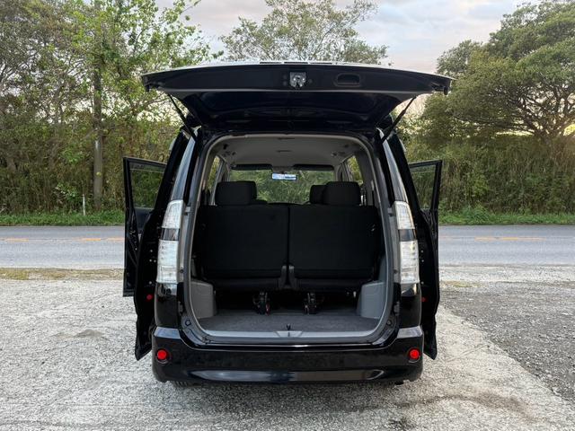 ヴォクシー Ｚ　エアコン　フルフラットシート　ＡＢＳ　キーレス　パワステ　３列シート　ＥＴＣ　ウォークスルー　パワーウィンドー　衝突安全ボディ　運転席エアバッグ　電格ミラー　Ｂカメラ　ＴＶ・ナビ　Ｗエアコン（73枚目）