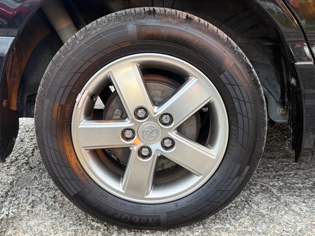 ヴォクシー Ｚ　エアコン　フルフラットシート　ＡＢＳ　キーレス　パワステ　３列シート　ＥＴＣ　ウォークスルー　パワーウィンドー　衝突安全ボディ　運転席エアバッグ　電格ミラー　Ｂカメラ　ＴＶ・ナビ　Ｗエアコン（79枚目）