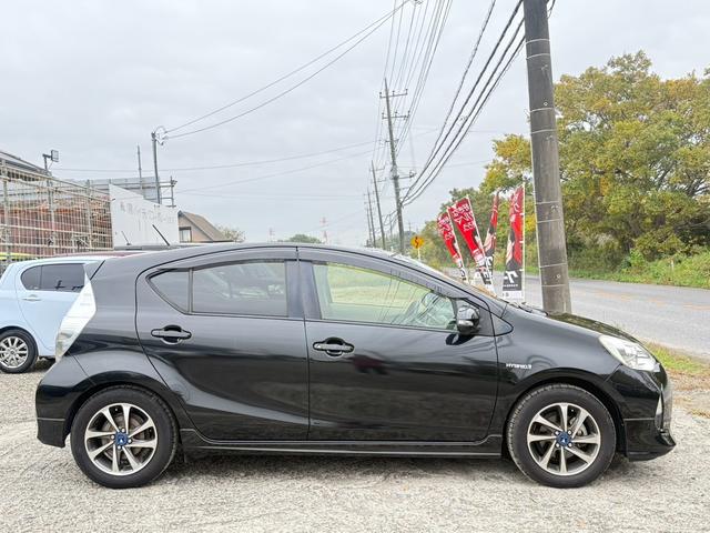 アクア Ｇ　アクア　Ｇモデ？スタエアロ＋ＡＷ　格納ミラー　スマートキー純正ナビ＋テレビ　バックカメラ　プッシュスタート　オートエアコン　デュアルエアバック　ＥＴＣ（4枚目）