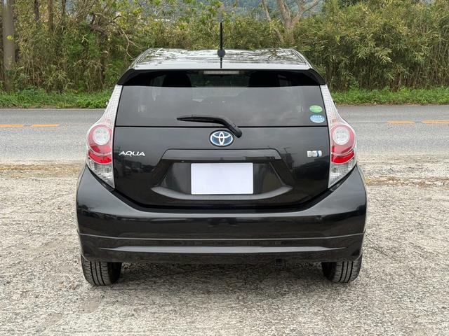 アクア Ｇ　アクア　Ｇモデ？スタエアロ＋ＡＷ　格納ミラー　スマートキー純正ナビ＋テレビ　バックカメラ　プッシュスタート　オートエアコン　デュアルエアバック　ＥＴＣ（6枚目）