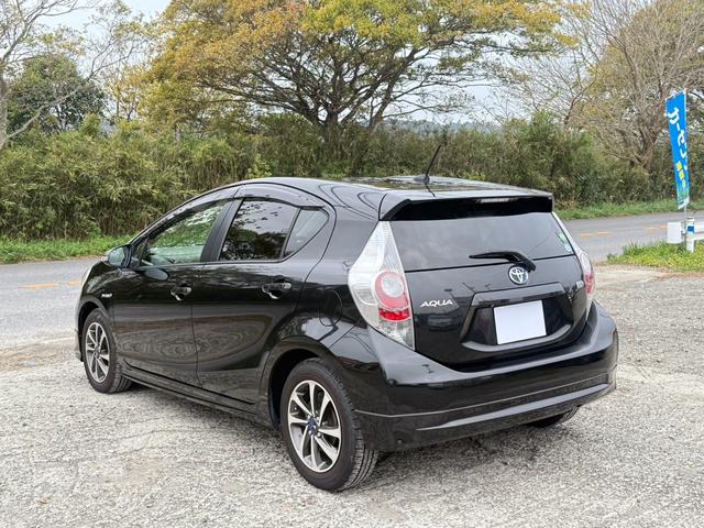 アクア Ｇ　アクア　Ｇモデ？スタエアロ＋ＡＷ　格納ミラー　スマートキー純正ナビ＋テレビ　バックカメラ　プッシュスタート　オートエアコン　デュアルエアバック　ＥＴＣ（7枚目）