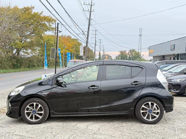 アクア Ｇ　アクア　Ｇモデ？スタエアロ＋ＡＷ　格納ミラー　スマートキー純正ナビ＋テレビ　バックカメラ　プッシュスタート　オートエアコン　デュアルエアバック　ＥＴＣ（8枚目）