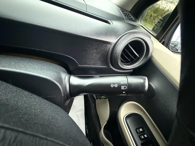 アクア Ｇ　アクア　Ｇモデ？スタエアロ＋ＡＷ　格納ミラー　スマートキー純正ナビ＋テレビ　バックカメラ　プッシュスタート　オートエアコン　デュアルエアバック　ＥＴＣ（14枚目）