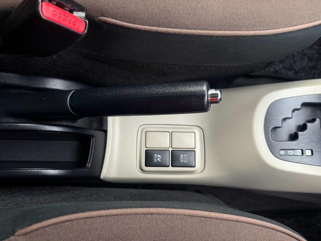 アクア Ｇ　アクア　Ｇモデ？スタエアロ＋ＡＷ　格納ミラー　スマートキー純正ナビ＋テレビ　バックカメラ　プッシュスタート　オートエアコン　デュアルエアバック　ＥＴＣ（24枚目）