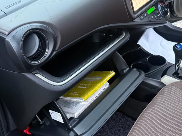 アクア Ｇ　アクア　Ｇモデ？スタエアロ＋ＡＷ　格納ミラー　スマートキー純正ナビ＋テレビ　バックカメラ　プッシュスタート　オートエアコン　デュアルエアバック　ＥＴＣ（52枚目）