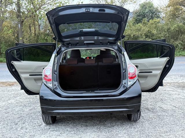 アクア Ｇ　アクア　Ｇモデ？スタエアロ＋ＡＷ　格納ミラー　スマートキー純正ナビ＋テレビ　バックカメラ　プッシュスタート　オートエアコン　デュアルエアバック　ＥＴＣ（74枚目）