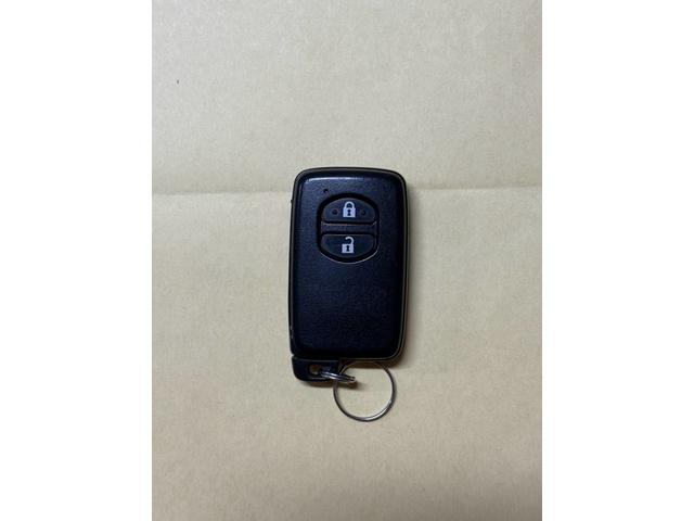 アクア Ｇ　アクア　Ｇモデ？スタエアロ＋ＡＷ　格納ミラー　スマートキー純正ナビ＋テレビ　バックカメラ　プッシュスタート　オートエアコン　デュアルエアバック　ＥＴＣ（80枚目）