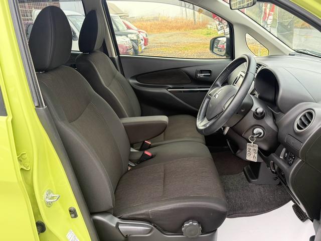 ｅＫワゴン Ｍ　ｅ－アシスト　メモリーナビゲーション　踏み間違い防止アシスト　ｉ－ｓｔｏｐ　ナビ付き　運転席シートヒーター　キーレスキー　横滑り防止　ＥＴＣ　オートエアコン　ＡＢＳ　ベンチシート　ダブルエアバック　パワーウインドウ（10枚目）