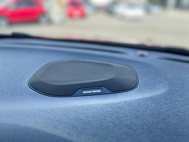 Ｄ４　インスクリプション　ｈａｒｍａｎ／ｋａｒｄｏｎ　ＡＣＣ　黒革シート　パワーシート　シートヒーター　インテリセーフ　ＢＬＩＳ　ナビ　バックカメラ　ＥＴＣ　レーンキープ(12枚目)