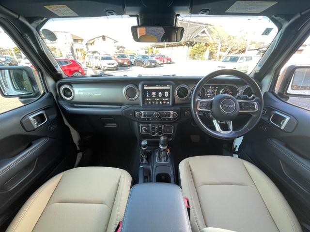 ジープ・ラングラーアンリミテッド サハラ　ワンオーナー　ＡｐｐｌｅＣａｒＰｌａｙ　ナビ　フルセグＴＶ　フロント・サイド・バックカメラ　アダプティブクルーズ　ブラインドスポット　ＬＥＤヘッドライト　オートライト　ＥＴＣ　パークセンサー　ＤＡＣ（8枚目）