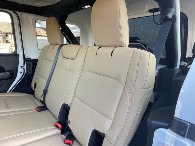 ジープ・ラングラーアンリミテッド サハラ　ワンオーナー　ＡｐｐｌｅＣａｒＰｌａｙ　ナビ　フルセグＴＶ　フロント・サイド・バックカメラ　アダプティブクルーズ　ブラインドスポット　ＬＥＤヘッドライト　オートライト　ＥＴＣ　パークセンサー　ＤＡＣ（24枚目）