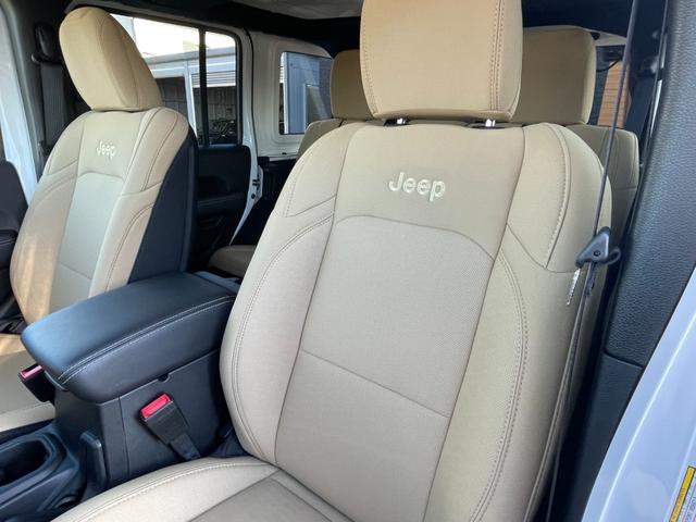 ジープ・ラングラーアンリミテッド サハラ　ワンオーナー　ＡｐｐｌｅＣａｒＰｌａｙ　ナビ　フルセグＴＶ　フロント・サイド・バックカメラ　アダプティブクルーズ　ブラインドスポット　ＬＥＤヘッドライト　オートライト　ＥＴＣ　パークセンサー　ＤＡＣ（26枚目）