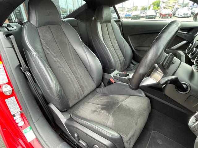 ＴＴクーペ ２．０ＴＦＳＩ　クワトロ　Ｓラインパッケージ　ＬＥＤヘッドライト　ハーフレザーシート　パワーシート　オートライト　アドバンストキー　パーキングエイド　バーチャルコックピット　ナビ　フルセグＴＶ　バックカメラ　ＥＴＣ（5枚目）