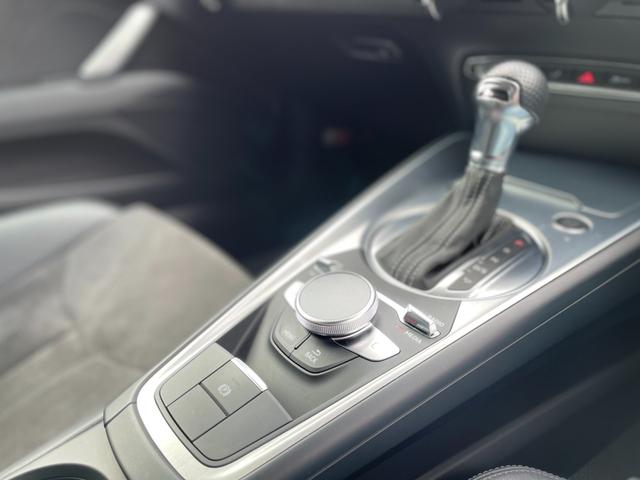ＴＴクーペ ２．０ＴＦＳＩ　クワトロ　Ｓラインパッケージ　ＬＥＤヘッドライト　ハーフレザーシート　パワーシート　オートライト　アドバンストキー　パーキングエイド　バーチャルコックピット　ナビ　フルセグＴＶ　バックカメラ　ＥＴＣ（17枚目）