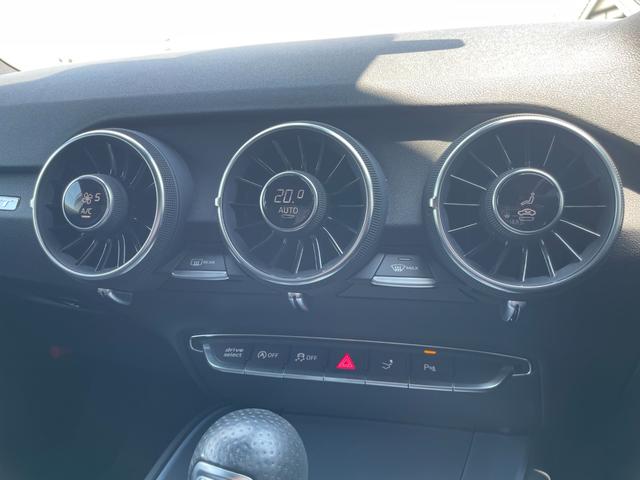 ＴＴクーペ １．８ＴＦＳＩ　Ｓラインパッケージ　マトリクスＬＥＤヘッドライト　バーチャルコックピット　ナビ　フルセグＴＶ　バックカメラ　ＥＴＣ　パーキングエイド　アドバンストキー　クルーズコントロール　ハーフレザー（17枚目）