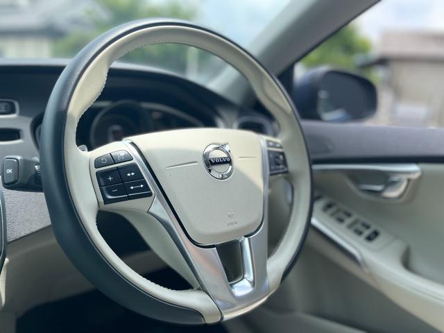 Ｖ４０ Ｄ４　インスクリプション　ワンオーナー　白レザーシート　Ｈａｒｍａｎ／Ｋａｒｄｏｎ　レーンキープアシスト　ブラインドスポット　ナビ　フルセグＴＶ　バックカメラ　バックソナー　ＥＴＣ　ＡＣＣ　ドライブレコーダー　ブレーキアシスト（8枚目）
