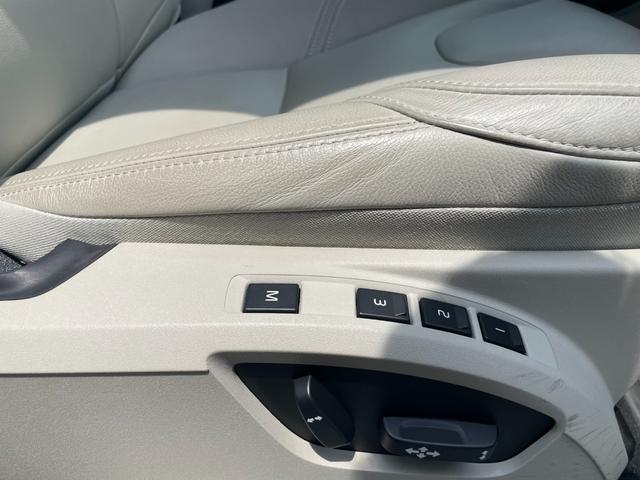 Ｖ４０ Ｄ４　インスクリプション　ワンオーナー　白レザーシート　Ｈａｒｍａｎ／Ｋａｒｄｏｎ　レーンキープアシスト　ブラインドスポット　ナビ　フルセグＴＶ　バックカメラ　バックソナー　ＥＴＣ　ＡＣＣ　ドライブレコーダー　ブレーキアシスト（9枚目）