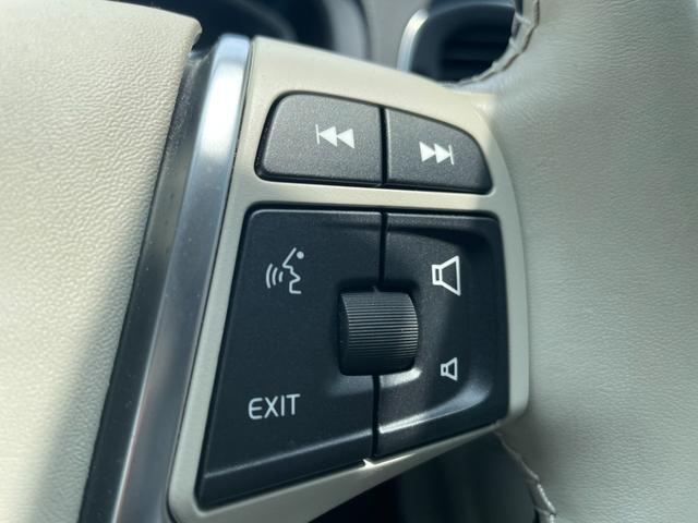 Ｖ４０ Ｄ４　インスクリプション　ワンオーナー　白レザーシート　Ｈａｒｍａｎ／Ｋａｒｄｏｎ　レーンキープアシスト　ブラインドスポット　ナビ　フルセグＴＶ　バックカメラ　バックソナー　ＥＴＣ　ＡＣＣ　ドライブレコーダー　ブレーキアシスト（13枚目）