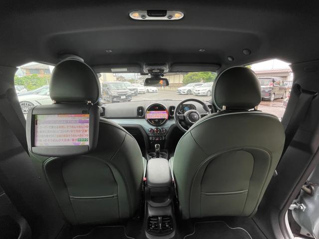 ＭＩＮＩ クーパーＤ　クロスオーバー　アンテイムドエディション　ワンオーナー　社外ＴＶチューナー　社外ＤＶＤプレイヤー　社外後部モニター　レザーシート　パワーシート　シートヒーター　ＡｐｐｌｅＣａｒＰｌａｙ（4枚目）