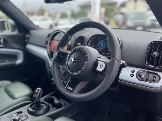ＭＩＮＩ クーパーＤ　クロスオーバー　アンテイムドエディション　ワンオーナー　社外ＴＶチューナー　社外ＤＶＤプレイヤー　社外後部モニター　レザーシート　パワーシート　シートヒーター　ＡｐｐｌｅＣａｒＰｌａｙ（5枚目）
