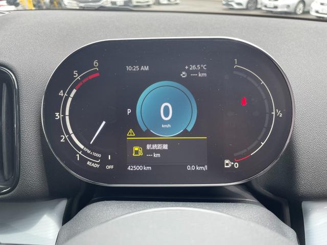 ＭＩＮＩ クーパーＤ　クロスオーバー　アンテイムドエディション　ワンオーナー　社外ＴＶチューナー　社外ＤＶＤプレイヤー　社外後部モニター　レザーシート　パワーシート　シートヒーター　ＡｐｐｌｅＣａｒＰｌａｙ（12枚目）
