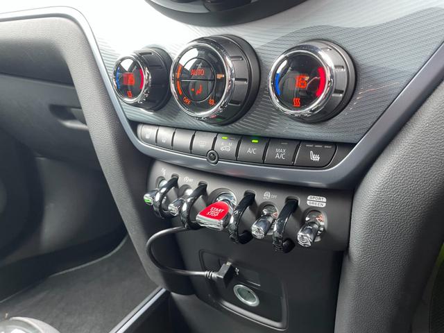 ＭＩＮＩ クーパーＤ　クロスオーバー　アンテイムドエディション　ワンオーナー　社外ＴＶチューナー　社外ＤＶＤプレイヤー　社外後部モニター　レザーシート　パワーシート　シートヒーター　ＡｐｐｌｅＣａｒＰｌａｙ（20枚目）
