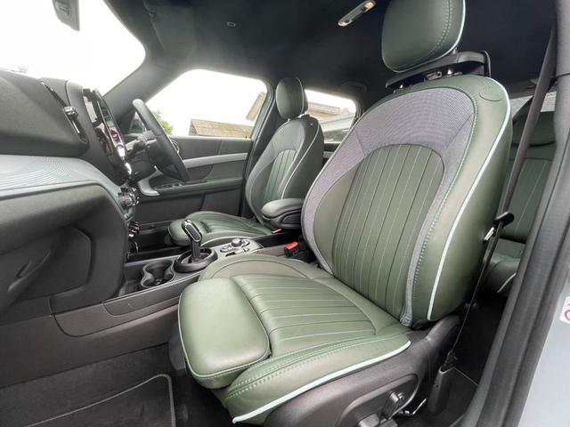 ＭＩＮＩ クーパーＤ　クロスオーバー　アンテイムドエディション　ワンオーナー　社外ＴＶチューナー　社外ＤＶＤプレイヤー　社外後部モニター　レザーシート　パワーシート　シートヒーター　ＡｐｐｌｅＣａｒＰｌａｙ（27枚目）
