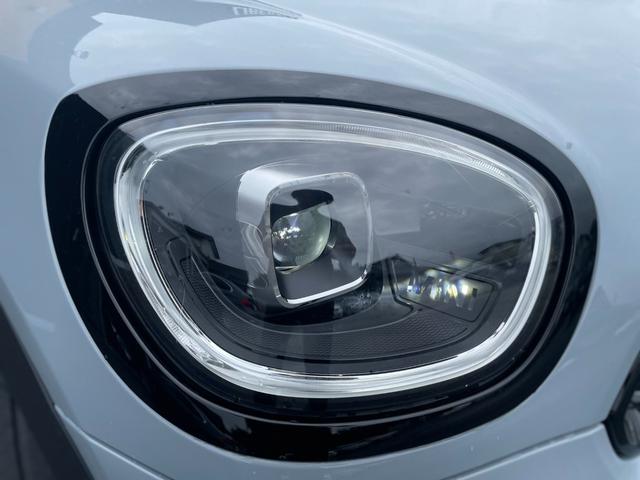 ＭＩＮＩ クーパーＤ　クロスオーバー　アンテイムドエディション　ワンオーナー　社外ＴＶチューナー　社外ＤＶＤプレイヤー　社外後部モニター　レザーシート　パワーシート　シートヒーター　ＡｐｐｌｅＣａｒＰｌａｙ（30枚目）