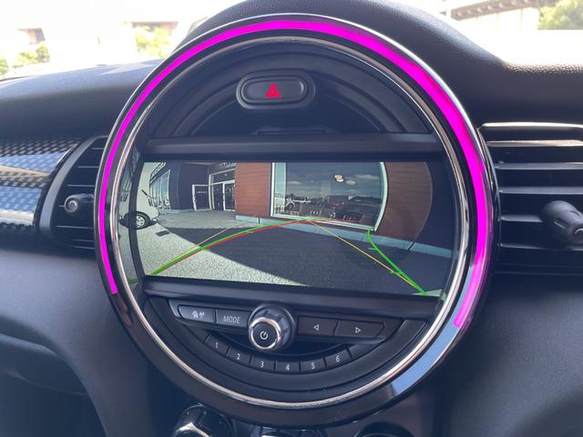 ＭＩＮＩ クーパーＳ　ナビ　バックカメラ　ミラーＥＴＣ　ＬＥＤヘッドライト　ディスプレイリング　アンビエントライト　キーレスキー　アイドリングストップ　１６インチアルミホイール（12枚目）
