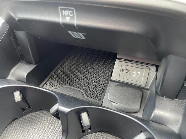 Ｅクラス Ｅ２２０ｄ　スポーツ　パノラミックスライディングルーフ　レーダーセーフティＰＫＧ　レザーエクスクルーシブＰＫＧ　ヘッドアップディスプレイ　レザーシート　パワーシート　シートヒーター　ナビ　フルセグ　ブルメスターサウンド（22枚目）