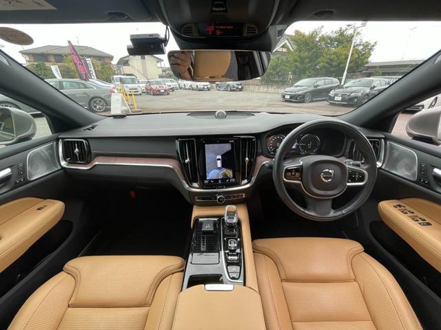Ｖ６０ リチャージ　ＰＨＶ　Ｔ６　ＡＷＤ　インスクリプション　ワンオーナー　Ｂｏｗｅｒｓ＆Ｗｉｌｋｉｎｓサウンド　サンルーフ　茶革レザーシート　パワーシート　シートヒーター　シートベンチレーター　マッサージシート　ステアリングヒーター　全方位カメラ　ＨＵＤ（8枚目）