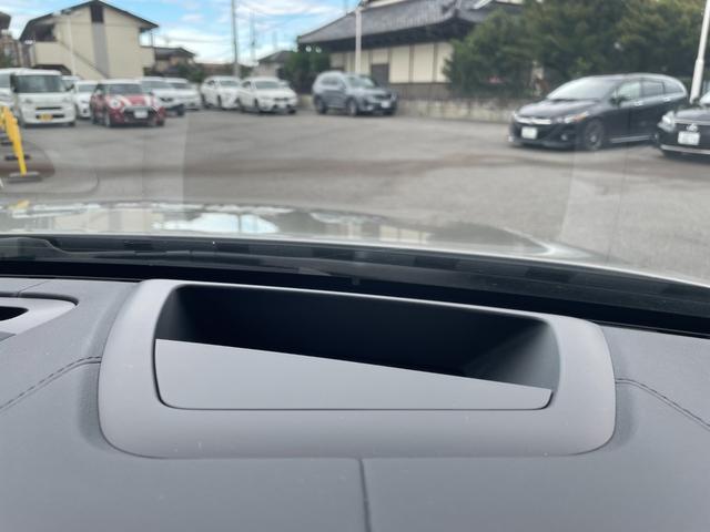 Ｖ６０ リチャージ　ＰＨＶ　Ｔ６　ＡＷＤ　インスクリプション　ワンオーナー　Ｂｏｗｅｒｓ＆Ｗｉｌｋｉｎｓサウンド　サンルーフ　茶革レザーシート　パワーシート　シートヒーター　シートベンチレーター　マッサージシート　ステアリングヒーター　全方位カメラ　ＨＵＤ（10枚目）