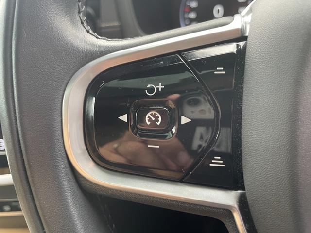 Ｖ６０ リチャージ　ＰＨＶ　Ｔ６　ＡＷＤ　インスクリプション　ワンオーナー　Ｂｏｗｅｒｓ＆Ｗｉｌｋｉｎｓサウンド　サンルーフ　茶革レザーシート　パワーシート　シートヒーター　シートベンチレーター　マッサージシート　ステアリングヒーター　全方位カメラ　ＨＵＤ（12枚目）