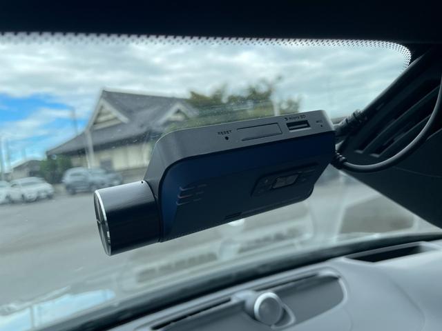 Ｖ６０ リチャージ　ＰＨＶ　Ｔ６　ＡＷＤ　インスクリプション　ワンオーナー　Ｂｏｗｅｒｓ＆Ｗｉｌｋｉｎｓサウンド　サンルーフ　茶革レザーシート　パワーシート　シートヒーター　シートベンチレーター　マッサージシート　ステアリングヒーター　全方位カメラ　ＨＵＤ（21枚目）