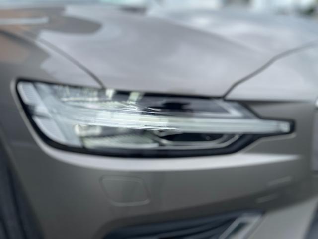 Ｖ６０ リチャージ　ＰＨＶ　Ｔ６　ＡＷＤ　インスクリプション　ワンオーナー　Ｂｏｗｅｒｓ＆Ｗｉｌｋｉｎｓサウンド　サンルーフ　茶革レザーシート　パワーシート　シートヒーター　シートベンチレーター　マッサージシート　ステアリングヒーター　全方位カメラ　ＨＵＤ（29枚目）