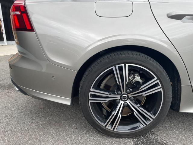 Ｖ６０ リチャージ　ＰＨＶ　Ｔ６　ＡＷＤ　インスクリプション　ワンオーナー　Ｂｏｗｅｒｓ＆Ｗｉｌｋｉｎｓサウンド　サンルーフ　茶革レザーシート　パワーシート　シートヒーター　シートベンチレーター　マッサージシート　ステアリングヒーター　全方位カメラ　ＨＵＤ（31枚目）