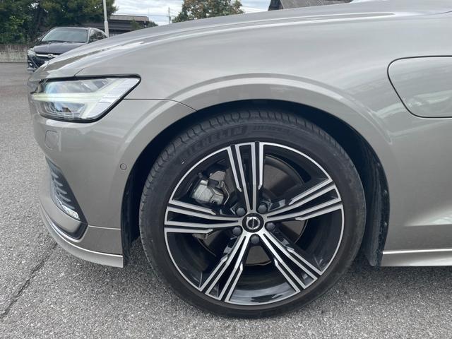 Ｖ６０ リチャージ　ＰＨＶ　Ｔ６　ＡＷＤ　インスクリプション　ワンオーナー　Ｂｏｗｅｒｓ＆Ｗｉｌｋｉｎｓサウンド　サンルーフ　茶革レザーシート　パワーシート　シートヒーター　シートベンチレーター　マッサージシート　ステアリングヒーター　全方位カメラ　ＨＵＤ（35枚目）