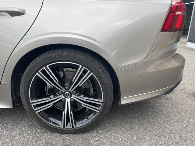 Ｖ６０ リチャージ　ＰＨＶ　Ｔ６　ＡＷＤ　インスクリプション　ワンオーナー　Ｂｏｗｅｒｓ＆Ｗｉｌｋｉｎｓサウンド　サンルーフ　茶革レザーシート　パワーシート　シートヒーター　シートベンチレーター　マッサージシート　ステアリングヒーター　全方位カメラ　ＨＵＤ（36枚目）