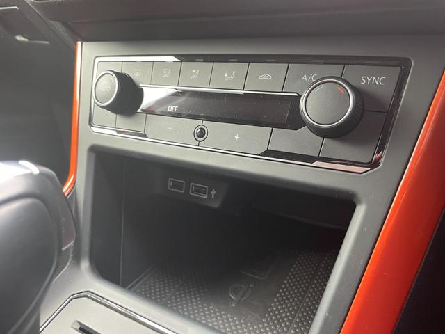 ポロ ＴＳＩコンフォートライン　ナビ　フルセグＴＶ　バックカメラ　ＥＴＣ　パークディスタンス　アクティブクルーズ　ブラインドスポット　フロントアシスト　パーキングアシスト　キーレスキー　アイドリングストップ　オートライト（17枚目）