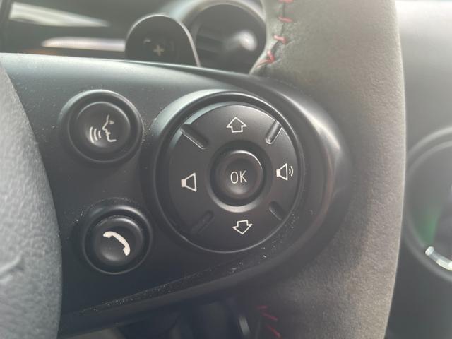 ＭＩＮＩ ジョンクーパーワークス　ヘッドアップディスプレイ　インテリジェントセーフティ　コンフォートアクセス　アンビエントライト　ドライブレコーダー　アクティブクルーズ　ナビ　バックカメラ　ＥＴＣ　ＰＤＣ　ＬＥＤヘッドライト　半皮（13枚目）