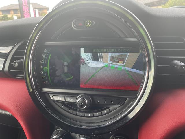 ＭＩＮＩ ジョンクーパーワークス　ヘッドアップディスプレイ　インテリジェントセーフティ　コンフォートアクセス　アンビエントライト　ドライブレコーダー　アクティブクルーズ　ナビ　バックカメラ　ＥＴＣ　ＰＤＣ　ＬＥＤヘッドライト　半皮（14枚目）