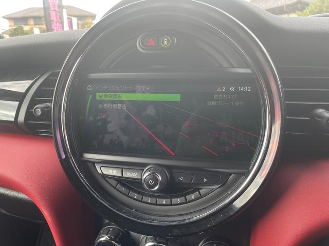 ＭＩＮＩ ジョンクーパーワークス　ヘッドアップディスプレイ　インテリジェントセーフティ　コンフォートアクセス　アンビエントライト　ドライブレコーダー　アクティブクルーズ　ナビ　バックカメラ　ＥＴＣ　ＰＤＣ　ＬＥＤヘッドライト　半皮（16枚目）