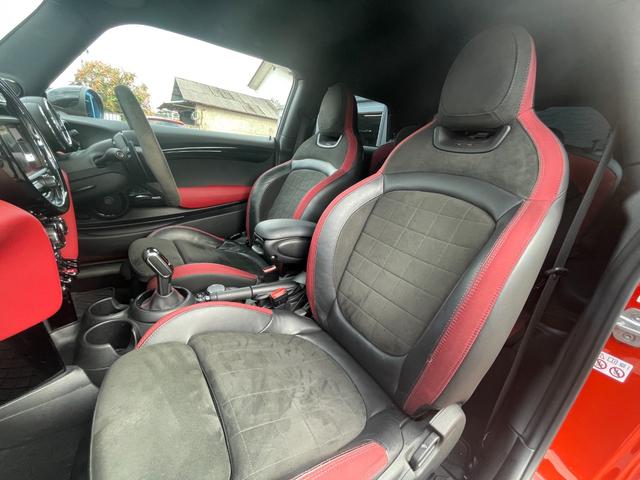 ＭＩＮＩ ジョンクーパーワークス　ヘッドアップディスプレイ　インテリジェントセーフティ　コンフォートアクセス　アンビエントライト　ドライブレコーダー　アクティブクルーズ　ナビ　バックカメラ　ＥＴＣ　ＰＤＣ　ＬＥＤヘッドライト　半皮（20枚目）