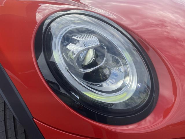 ＭＩＮＩ ジョンクーパーワークス　ヘッドアップディスプレイ　インテリジェントセーフティ　コンフォートアクセス　アンビエントライト　ドライブレコーダー　アクティブクルーズ　ナビ　バックカメラ　ＥＴＣ　ＰＤＣ　ＬＥＤヘッドライト　半皮（23枚目）