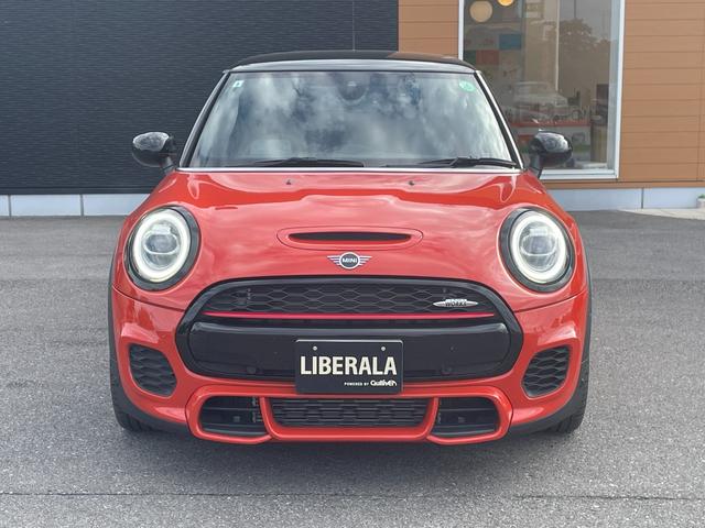 ＭＩＮＩ ジョンクーパーワークス　ヘッドアップディスプレイ　インテリジェントセーフティ　コンフォートアクセス　アンビエントライト　ドライブレコーダー　アクティブクルーズ　ナビ　バックカメラ　ＥＴＣ　ＰＤＣ　ＬＥＤヘッドライト　半皮（26枚目）