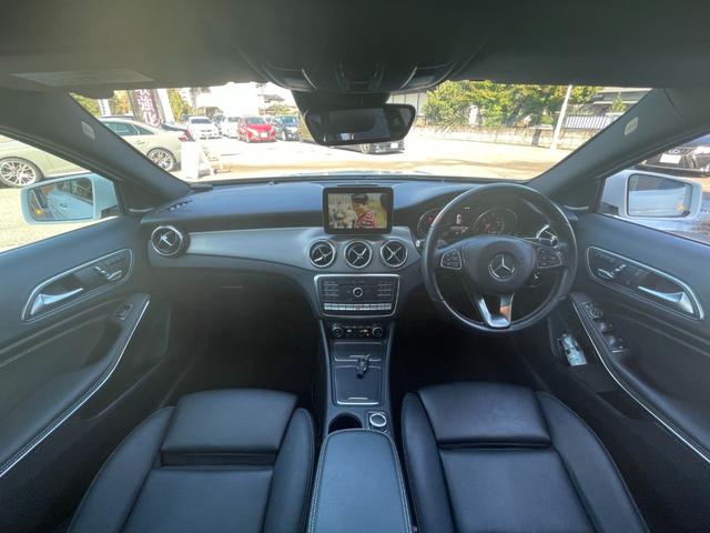 ＧＬＡクラス ＧＬＡ２２０　４マチック　パノラミックスライディングルーフ　Ｈａｒｍａｎ／Ｋａｒｄｏｎ　プレミアムパッケージ　前席パワーシート　黒革シート　シートヒーター　パワーテールゲート　ナビ　フルセグＴＶ　バックカメラ　ＥＴＣ　ＡＣＣ（11枚目）