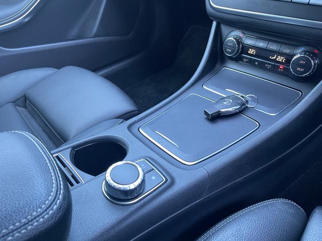 ＧＬＡクラス ＧＬＡ２２０　４マチック　パノラミックスライディングルーフ　Ｈａｒｍａｎ／Ｋａｒｄｏｎ　プレミアムパッケージ　前席パワーシート　黒革シート　シートヒーター　パワーテールゲート　ナビ　フルセグＴＶ　バックカメラ　ＥＴＣ　ＡＣＣ（22枚目）