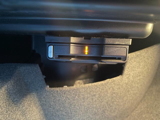 ＧＬＡクラス ＧＬＡ２２０　４マチック　パノラミックスライディングルーフ　Ｈａｒｍａｎ／Ｋａｒｄｏｎ　プレミアムパッケージ　前席パワーシート　黒革シート　シートヒーター　パワーテールゲート　ナビ　フルセグＴＶ　バックカメラ　ＥＴＣ　ＡＣＣ（23枚目）