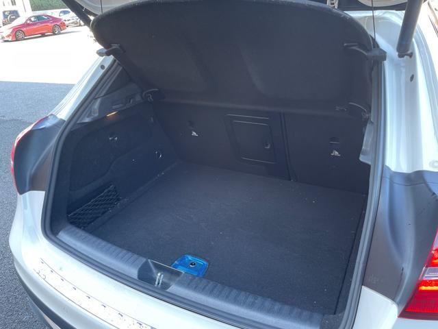 ＧＬＡクラス ＧＬＡ２２０　４マチック　パノラミックスライディングルーフ　Ｈａｒｍａｎ／Ｋａｒｄｏｎ　プレミアムパッケージ　前席パワーシート　黒革シート　シートヒーター　パワーテールゲート　ナビ　フルセグＴＶ　バックカメラ　ＥＴＣ　ＡＣＣ（24枚目）